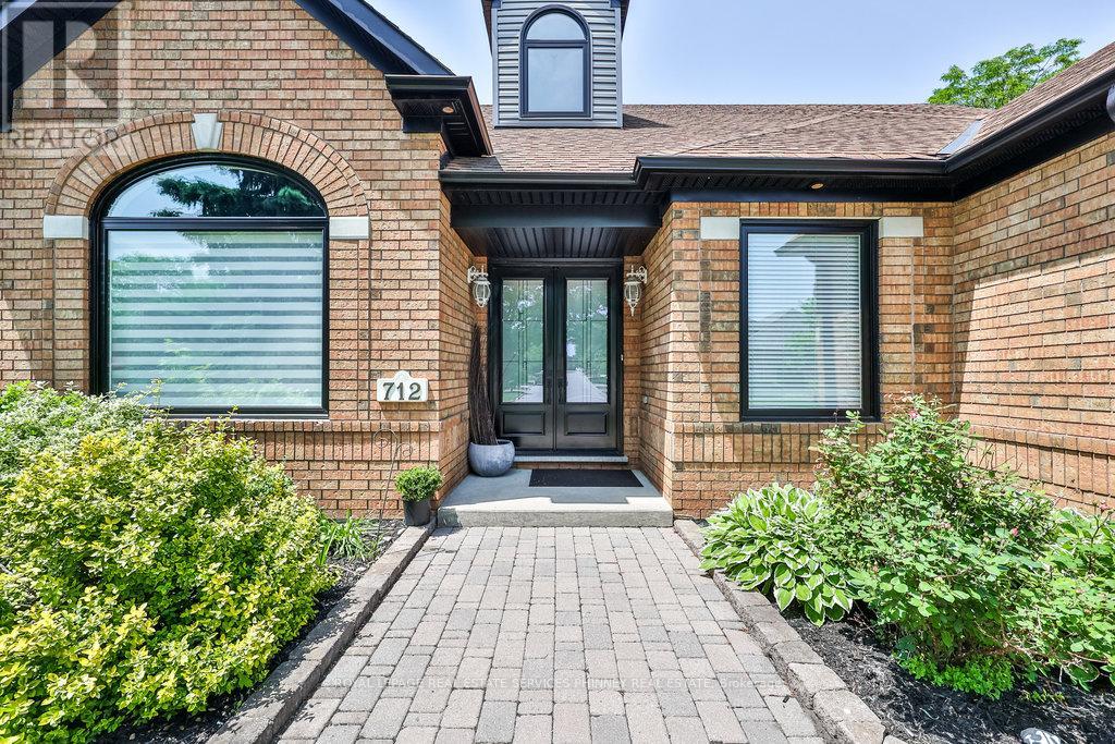 Property at 712 FOXCROFT BOULEVARD image 3