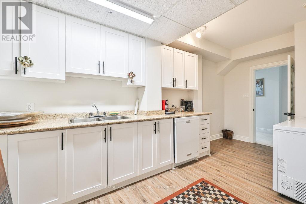 712 Foxcroft Boulevard, Newmarket (Stonehaven-Wyndham), Ontario  L3X 1N2 - Photo 30 - N12222681