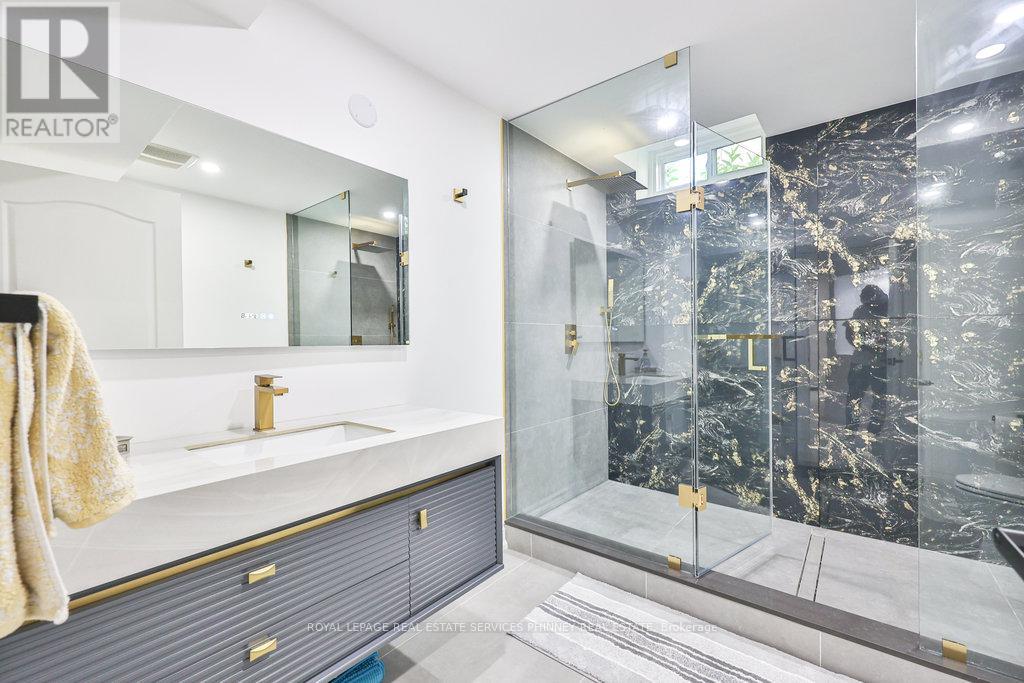 712 Foxcroft Boulevard, Newmarket (Stonehaven-Wyndham), Ontario  L3X 1N2 - Photo 32 - N12222681