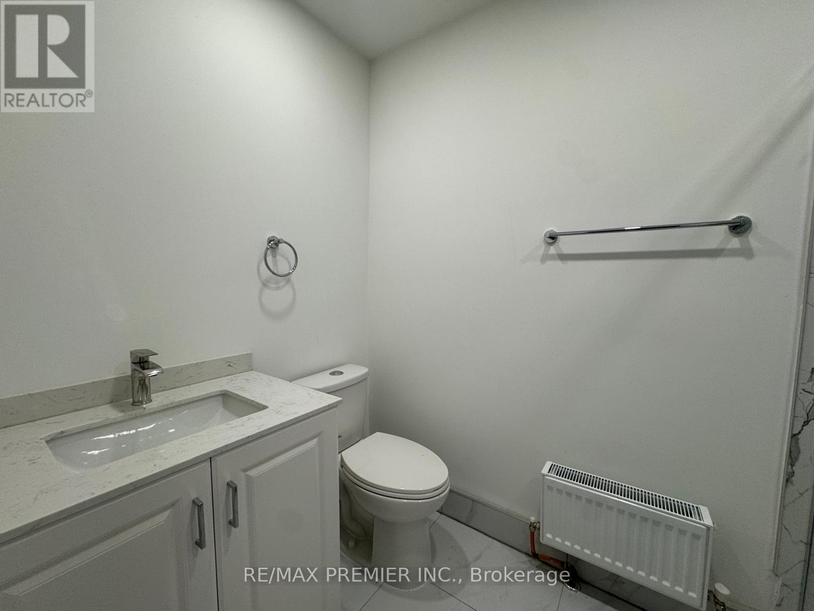 2986 Dufferin Street, Toronto (Yorkdale-Glen Park), Ontario  M6B 3T3 - Photo 11 - W12222678