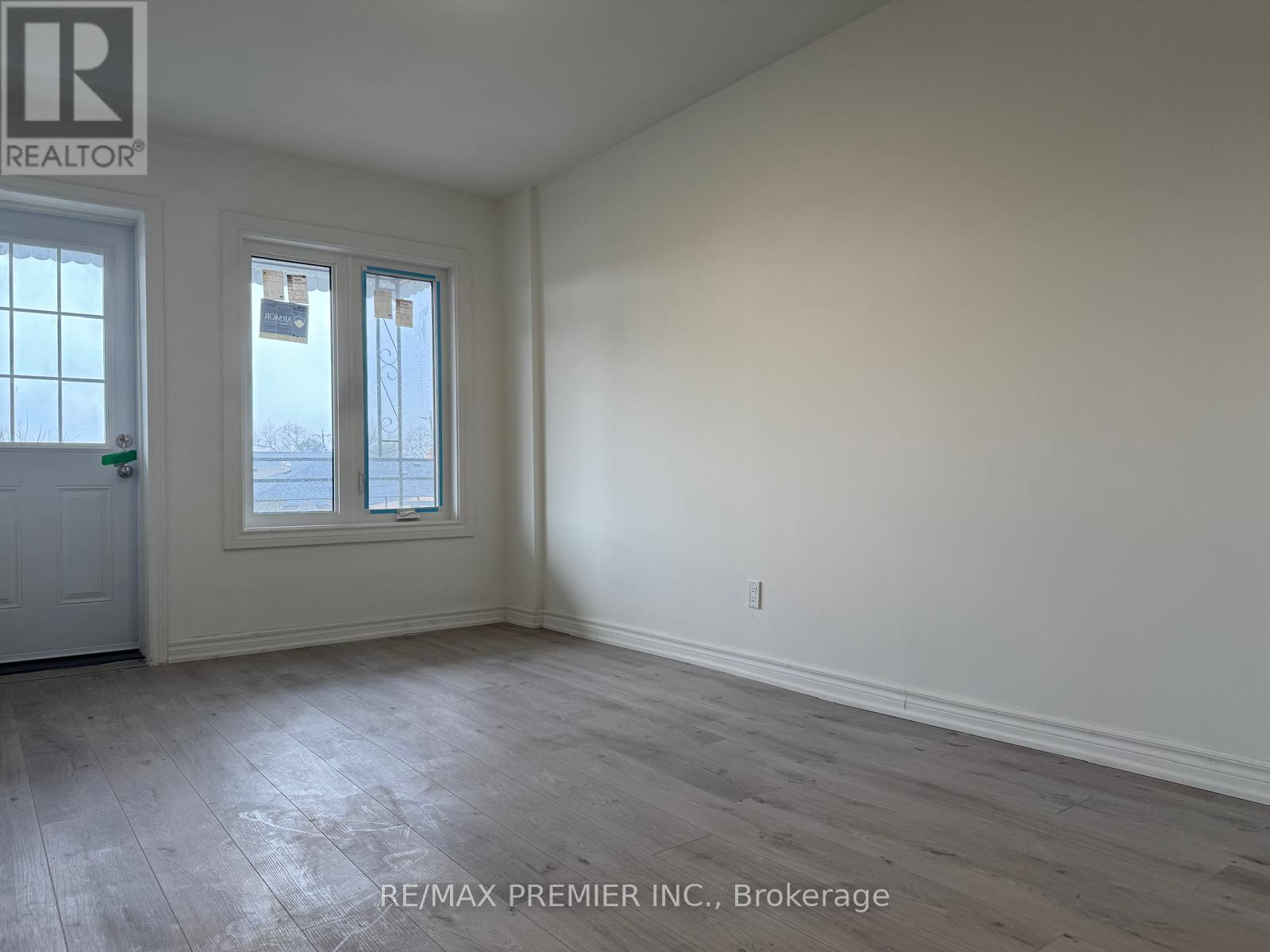 2986 Dufferin Street, Toronto (Yorkdale-Glen Park), Ontario  M6B 3T3 - Photo 13 - W12222678