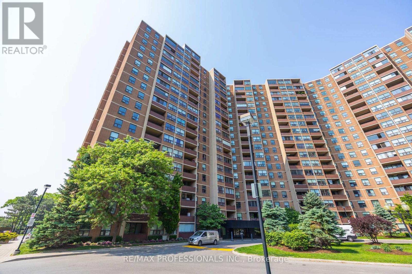 1810 - 714 The West Mall, Toronto (Eringate-Centennial-West Deane), Ontario  M9C 4X1 - Photo 1 - W12222751
