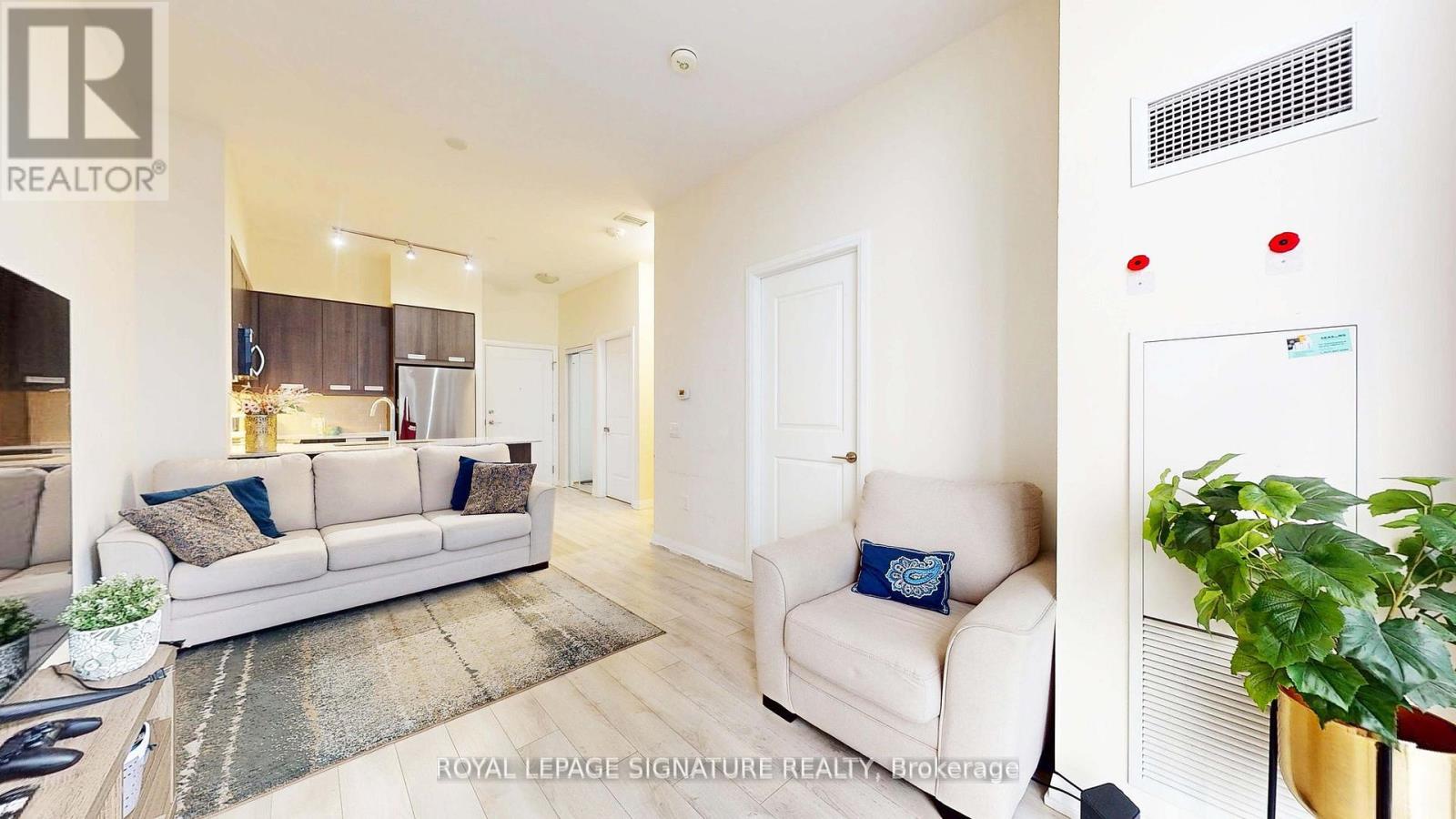 107 - 65 Watergarden Drive, Mississauga (Hurontario), Ontario  L5R 0G6 - Photo 10 - W12222764