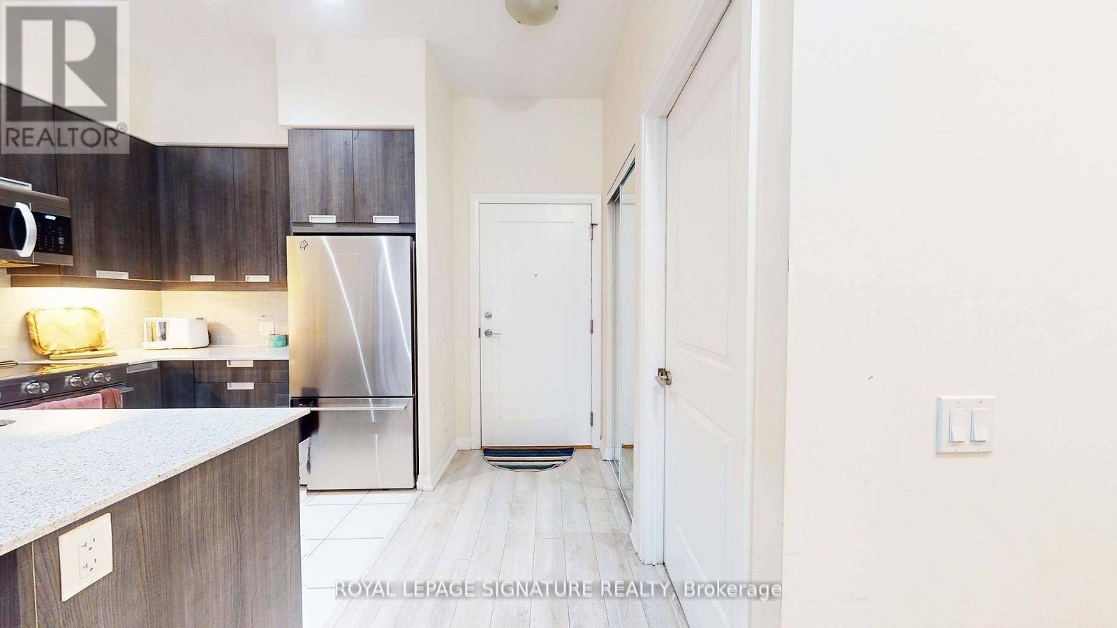 107 - 65 Watergarden Drive, Mississauga (Hurontario), Ontario  L5R 0G6 - Photo 11 - W12222764