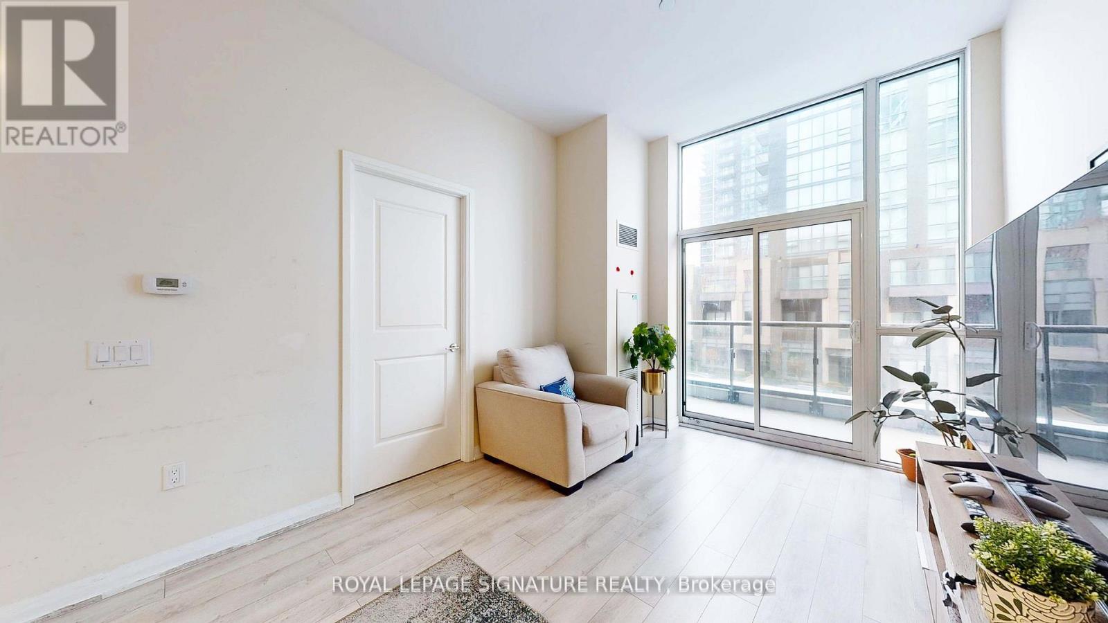 107 - 65 Watergarden Drive, Mississauga (Hurontario), Ontario  L5R 0G6 - Photo 9 - W12222764