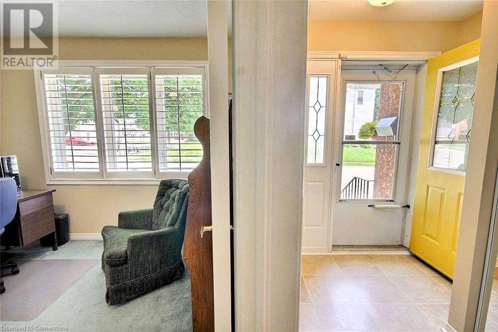 Property at 246 DOLPH Street S image 3