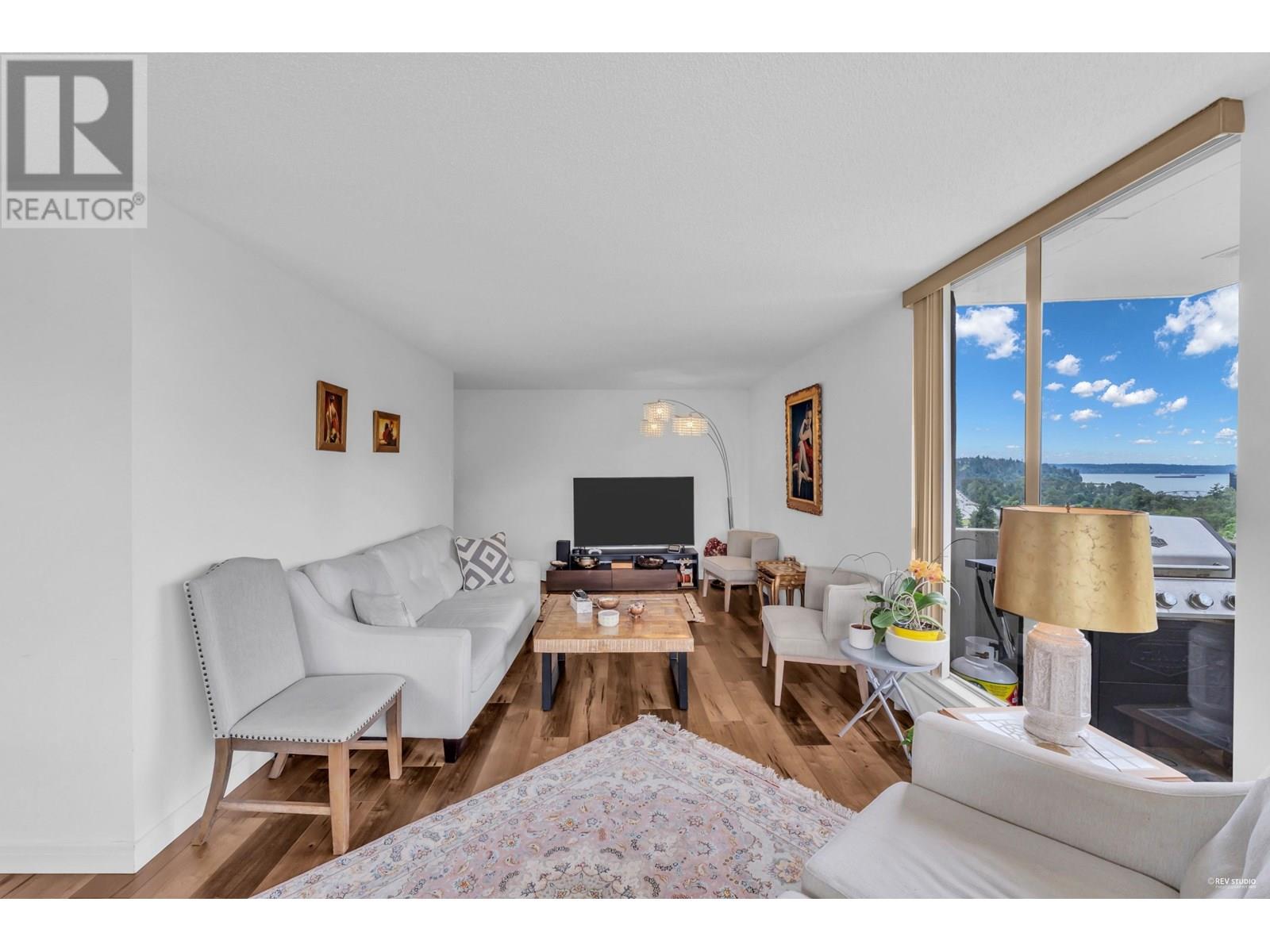 Property at 1404 2024 FULLERTON AVENUE image 3