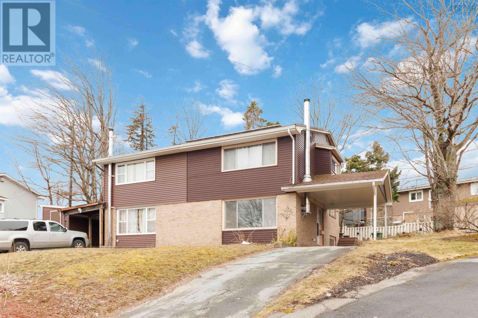 Property at 16 Oakburn Court image 2