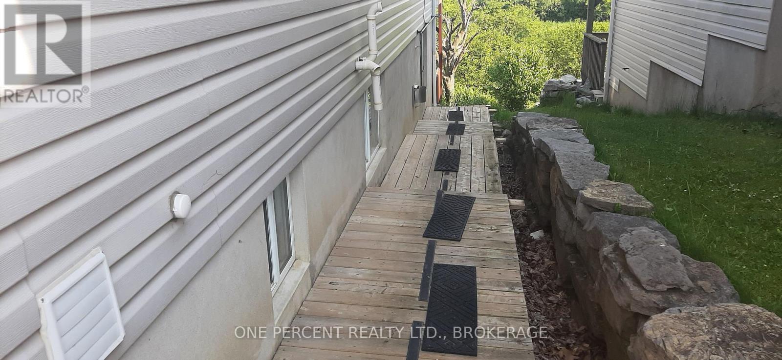 Property at 441 DOLSHIRE STREET image 2