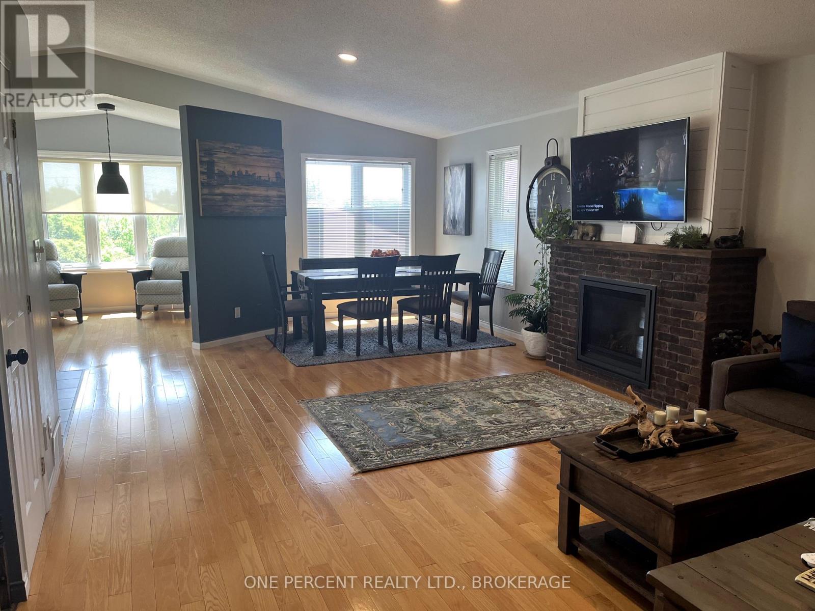 Property at 441 DOLSHIRE STREET image 5