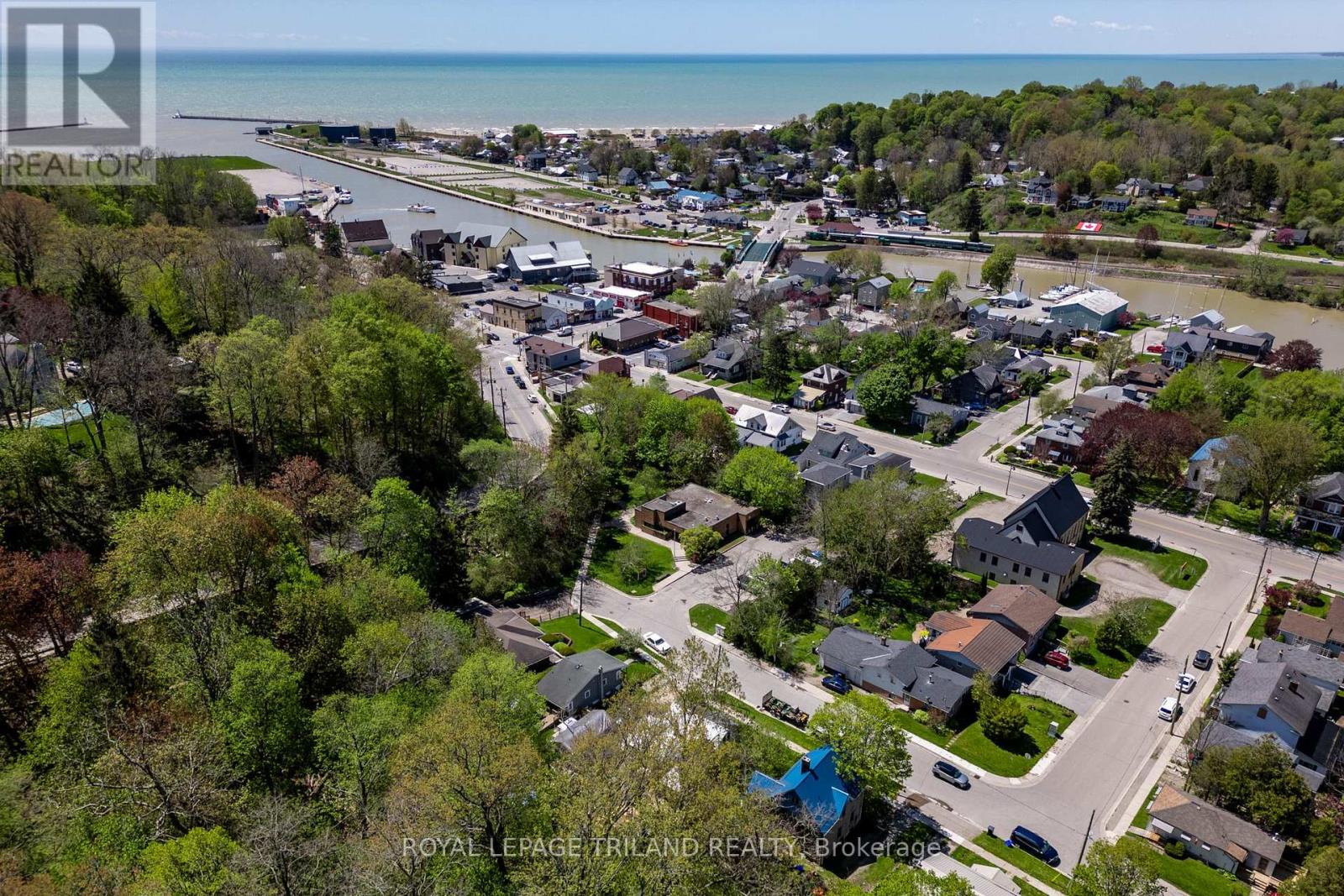 237 Frances Street, Central Elgin, Ontario  N5L 1A8 - Photo 10 - X12223041