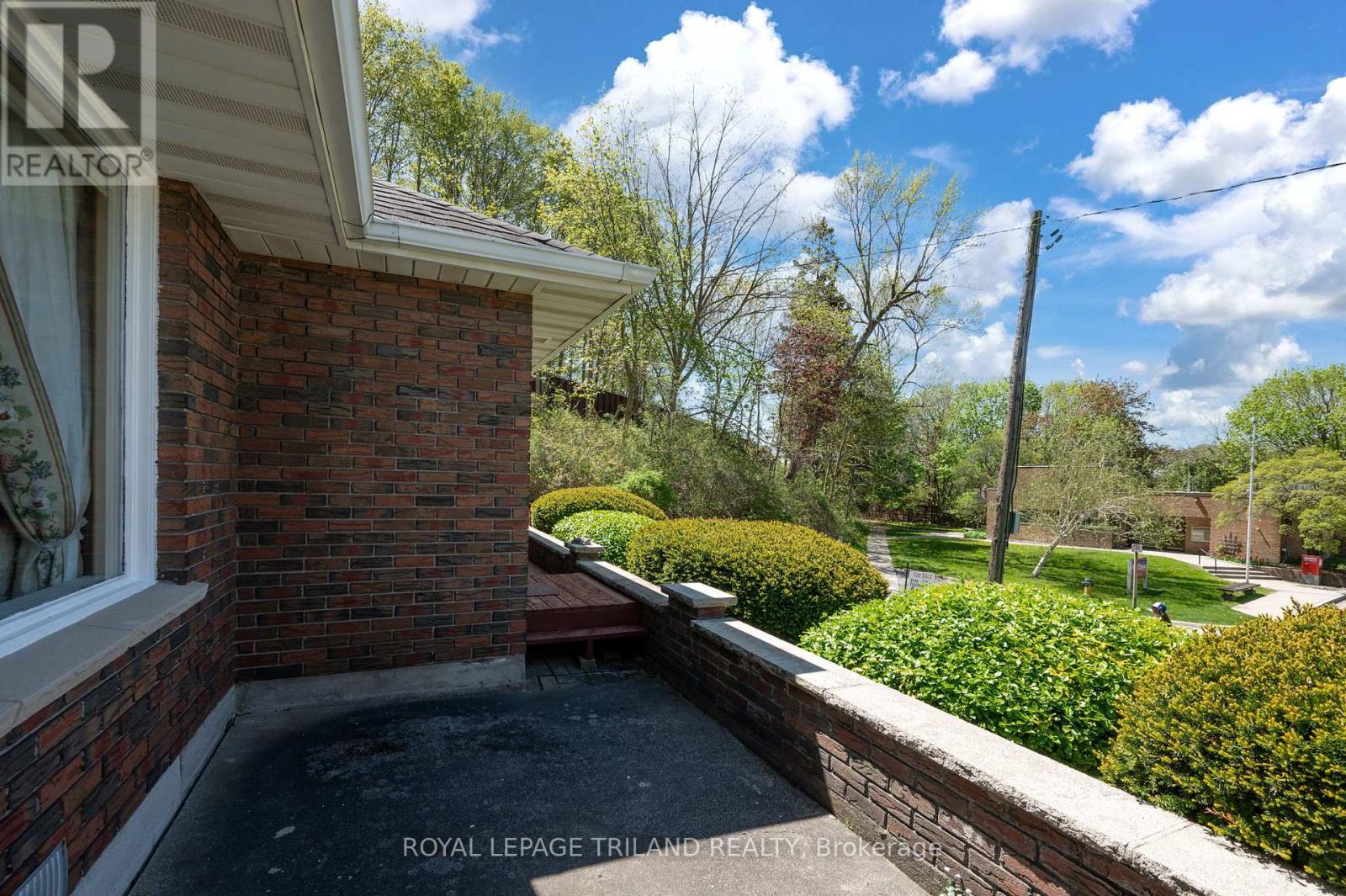 237 Frances Street, Central Elgin, Ontario  N5L 1A8 - Photo 17 - X12223041