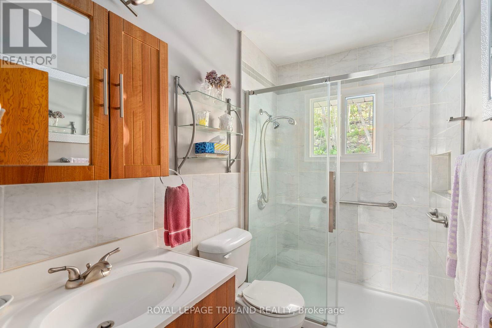 237 Frances Street, Central Elgin, Ontario  N5L 1A8 - Photo 24 - X12223041