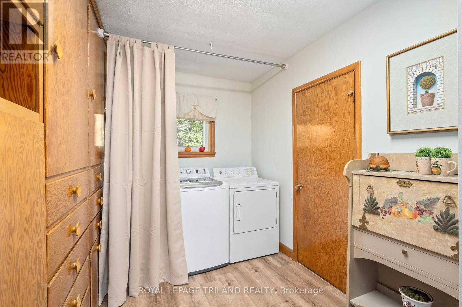 237 Frances Street, Central Elgin, Ontario  N5L 1A8 - Photo 25 - X12223041