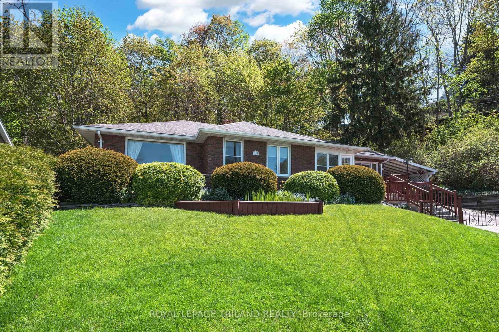 237 Frances Street, Central Elgin, Ontario  N5L 1A8 - Photo 3 - X12223041