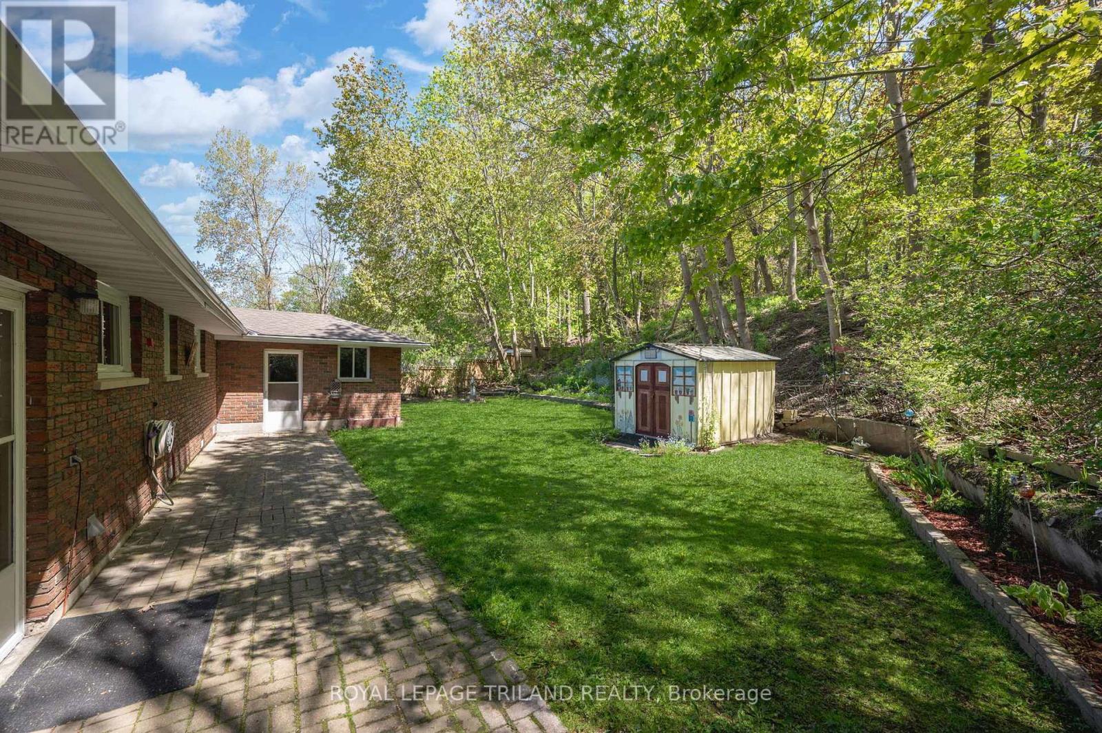 237 Frances Street, Central Elgin, Ontario  N5L 1A8 - Photo 34 - X12223041