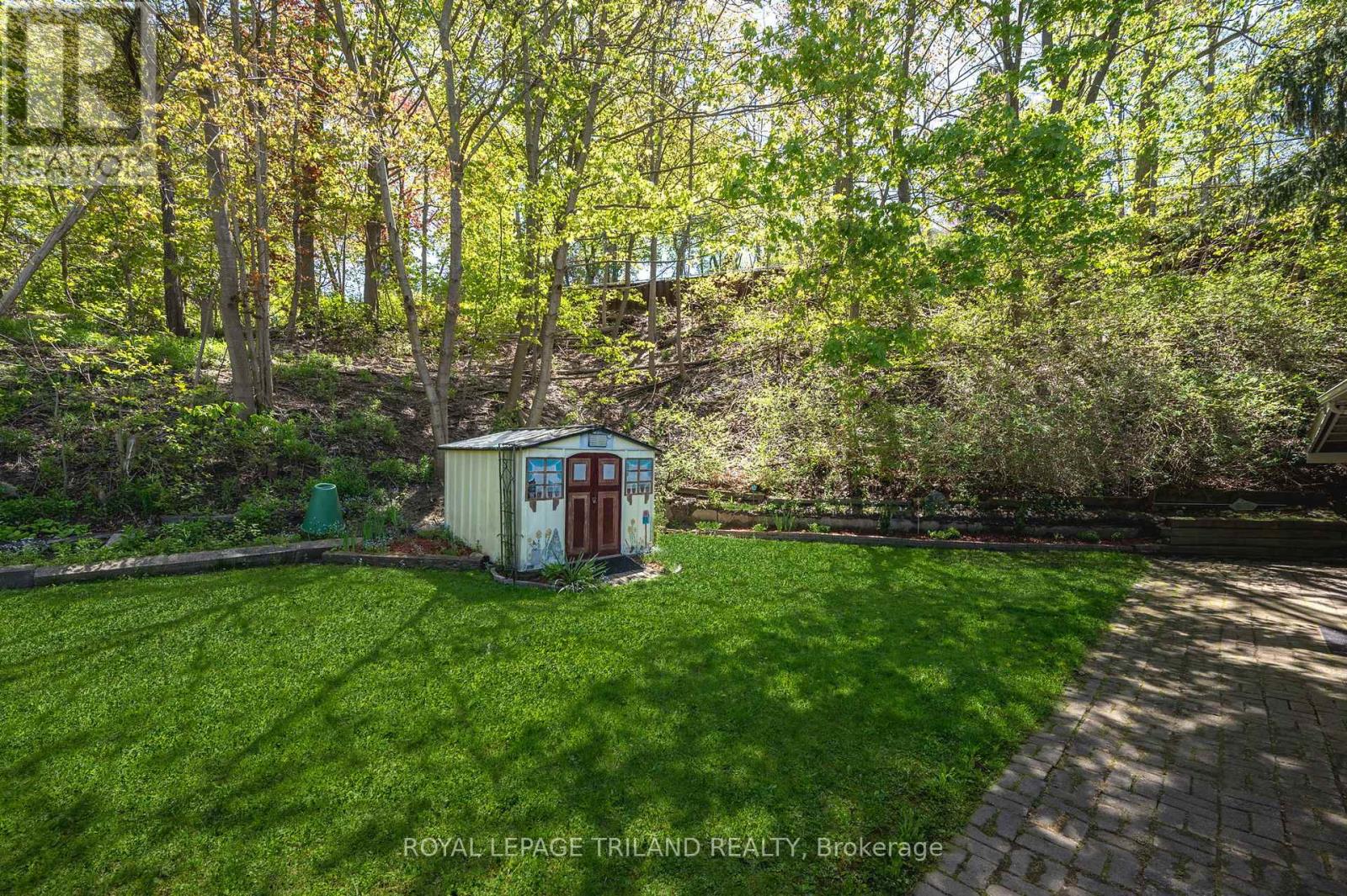 237 Frances Street, Central Elgin, Ontario  N5L 1A8 - Photo 35 - X12223041