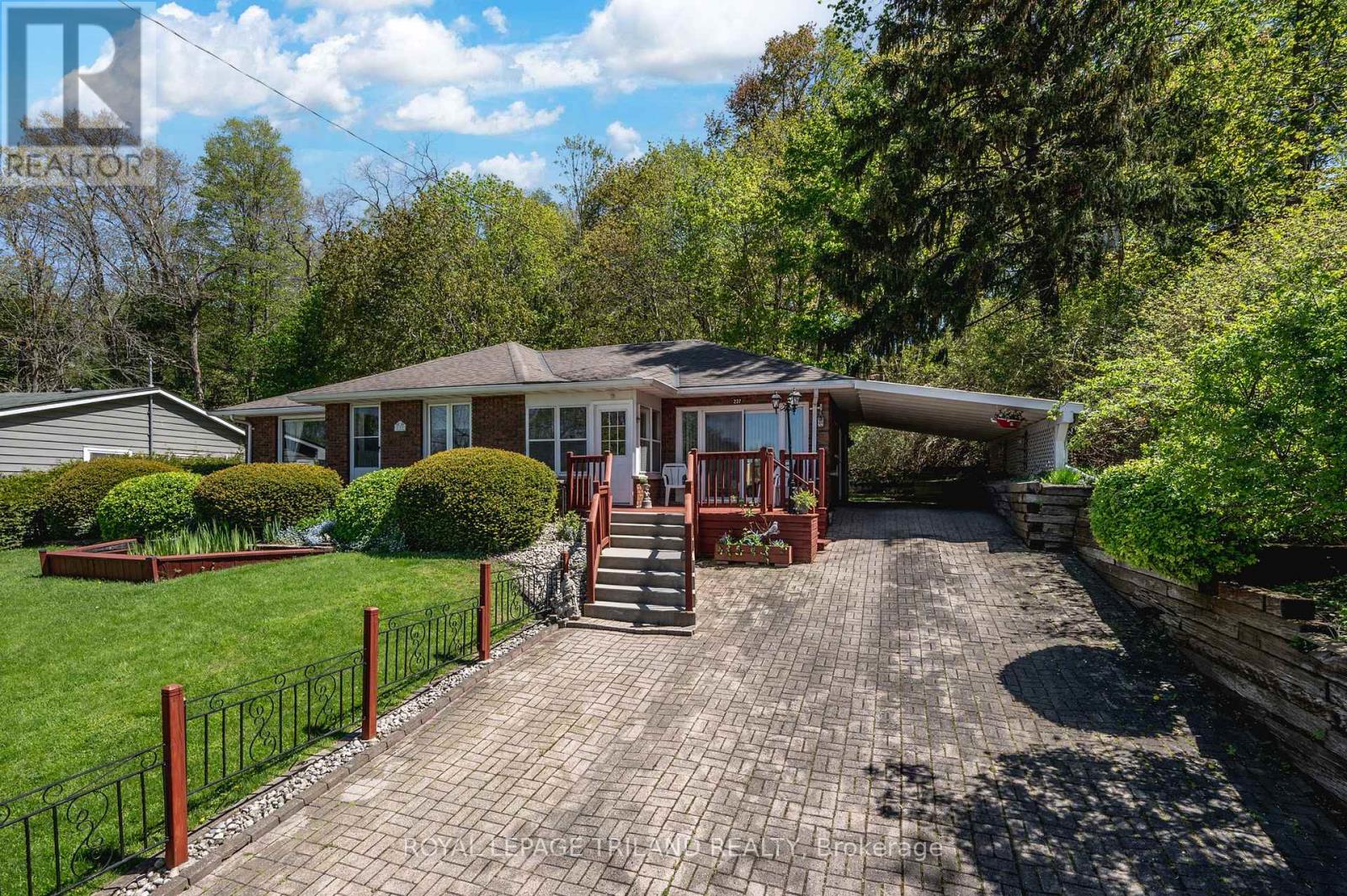 237 Frances Street, Central Elgin, Ontario  N5L 1A8 - Photo 4 - X12223041