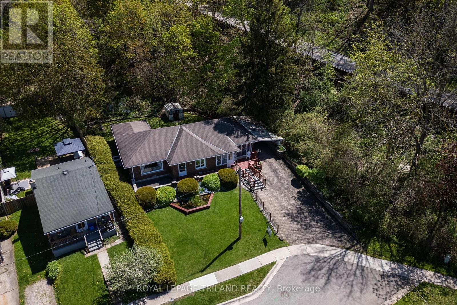 237 Frances Street, Central Elgin, Ontario  N5L 1A8 - Photo 6 - X12223041