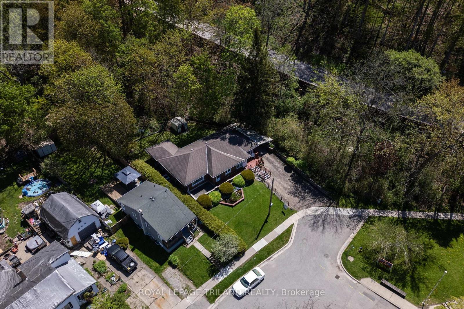 237 Frances Street, Central Elgin, Ontario  N5L 1A8 - Photo 7 - X12223041