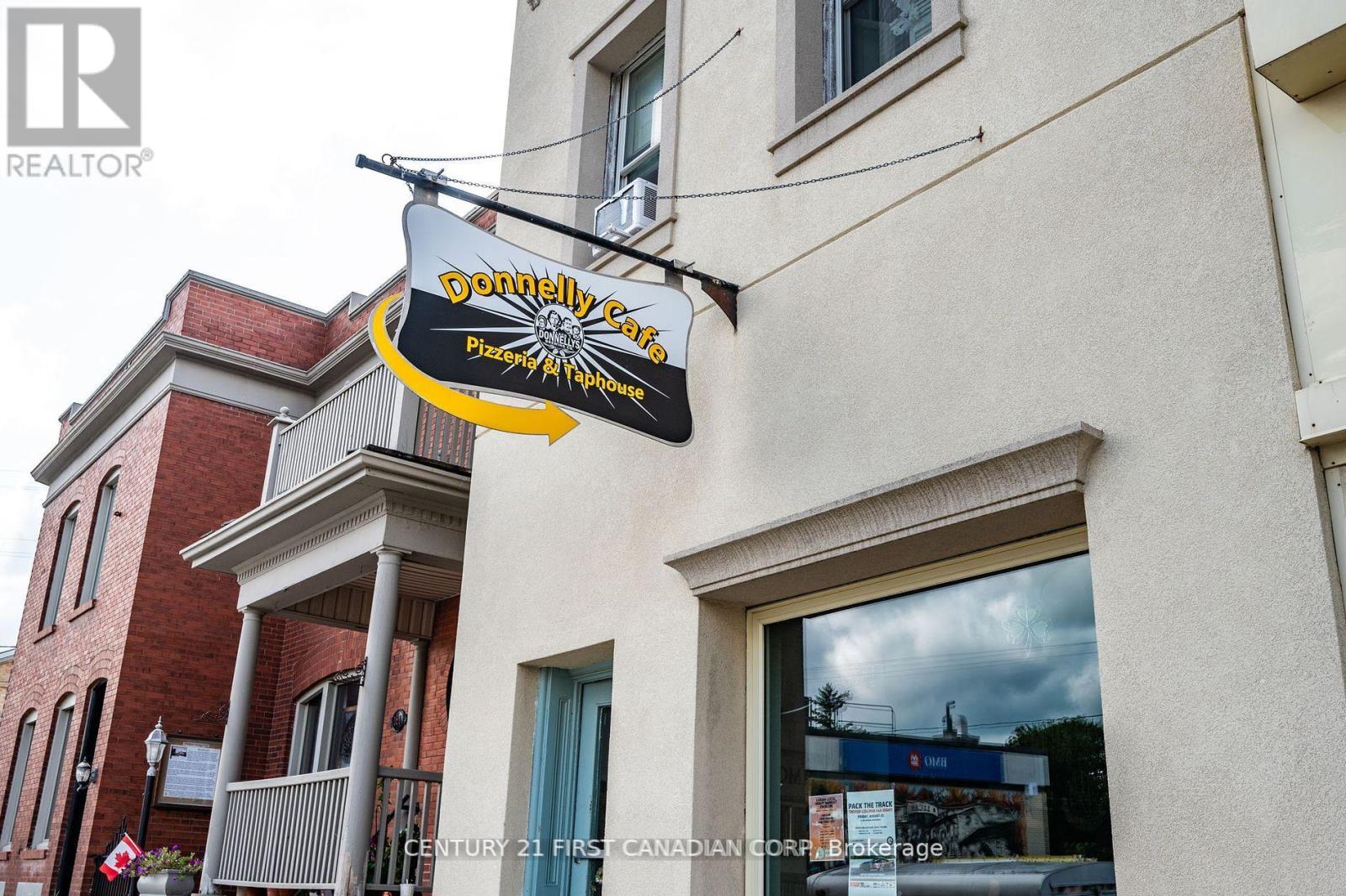 163 Main Street, Lucan Biddulph (Lucan), Ontario  N0M 2J0 - Photo 3 - X12223042