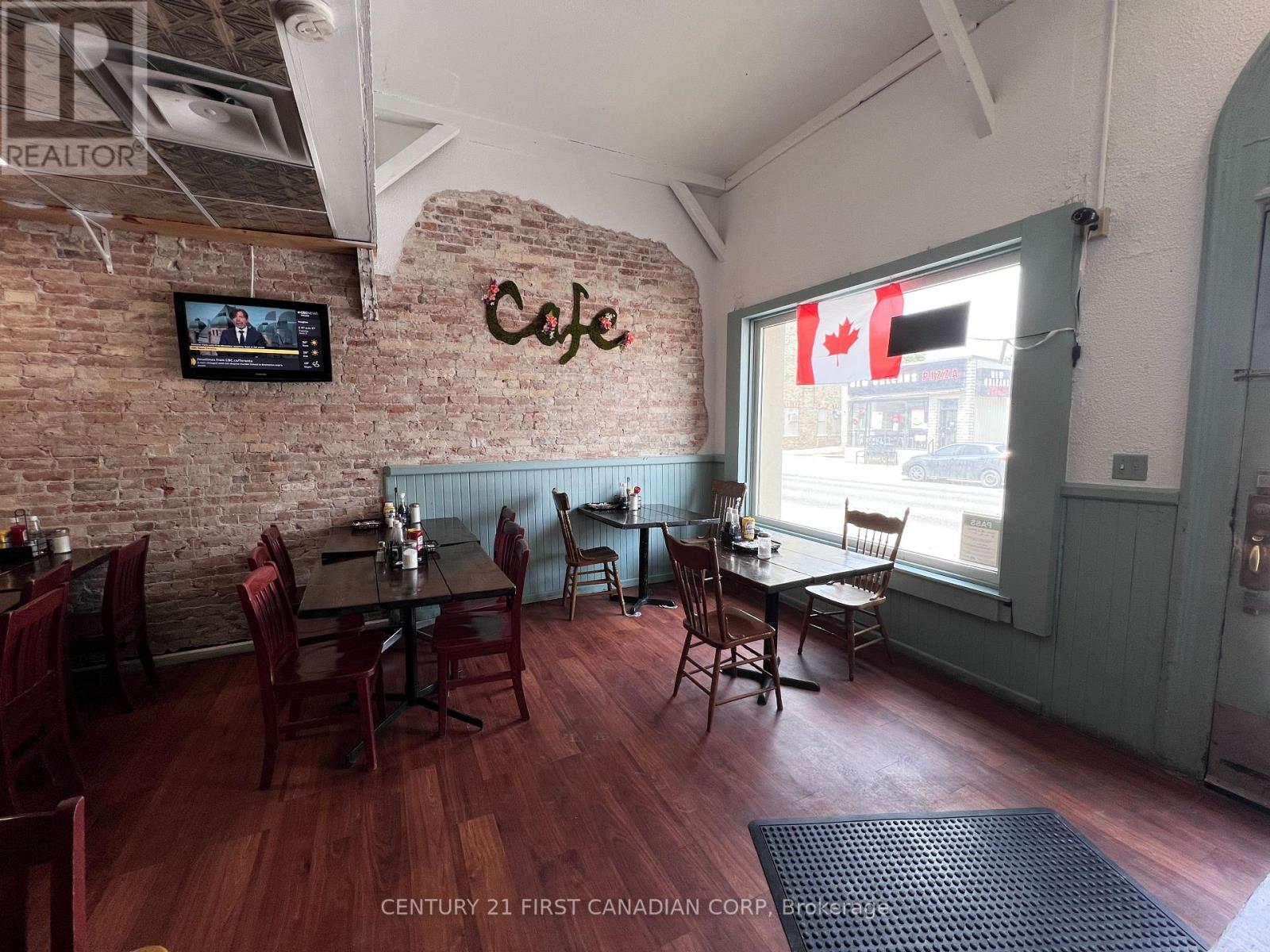 163 Main Street, Lucan Biddulph (Lucan), Ontario  N0M 2J0 - Photo 5 - X12223042