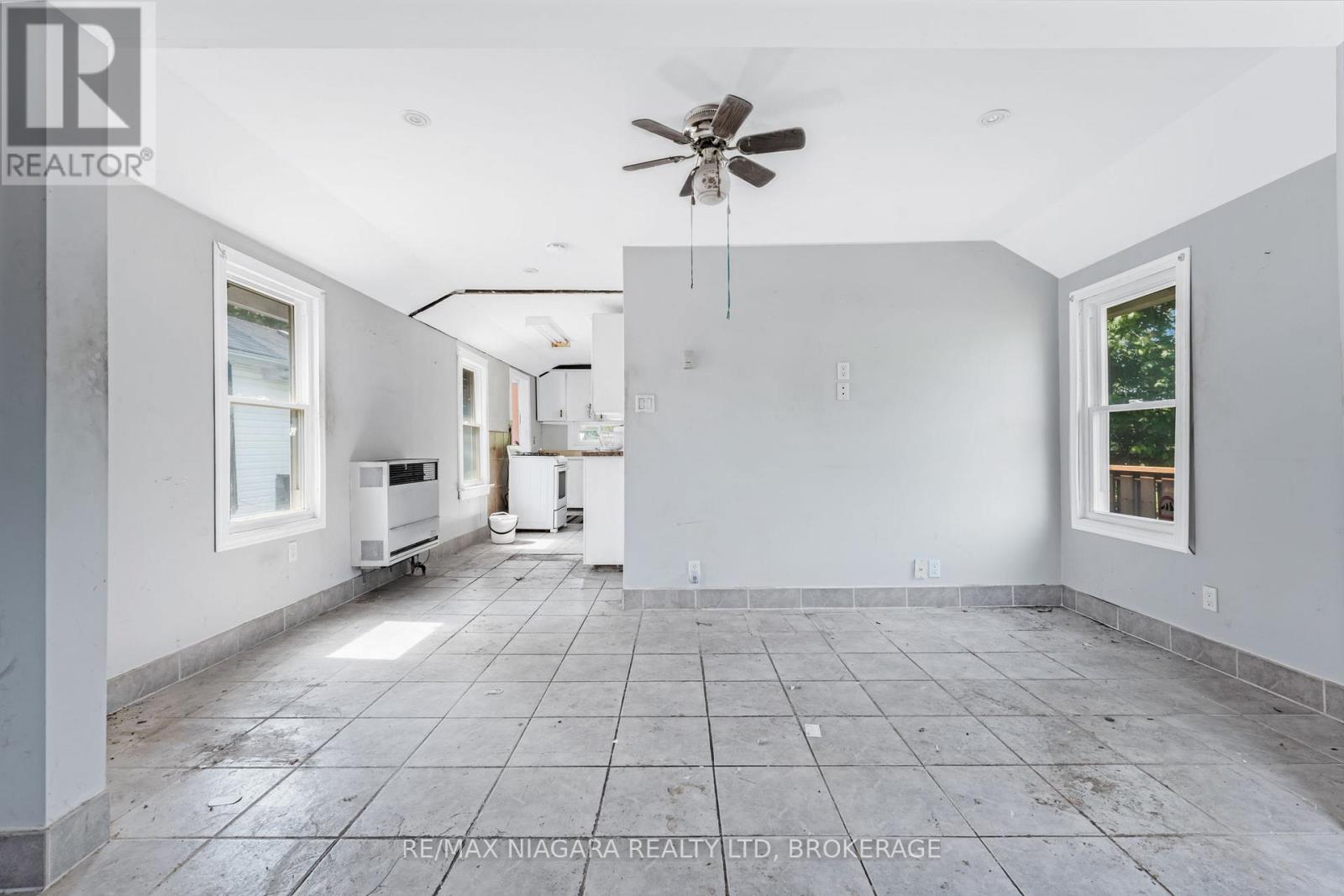 Property at 40 LONGTENT AVENUE image 3