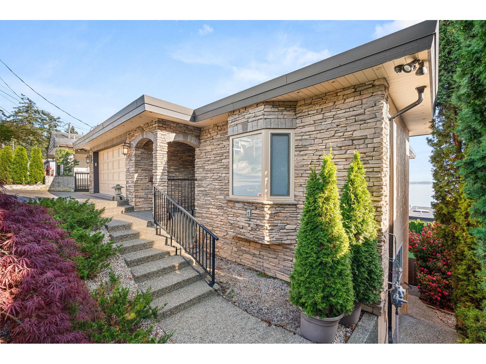 Property at 14728 OXENHAM AVENUE image 2