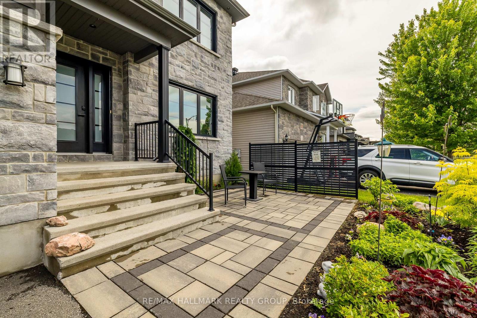Property at 87 COBBLESTONE DRIVE image 2
