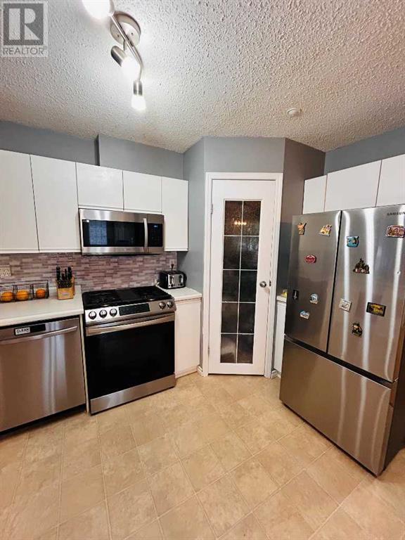 Property at 3 Pleasant Park Close W image 3