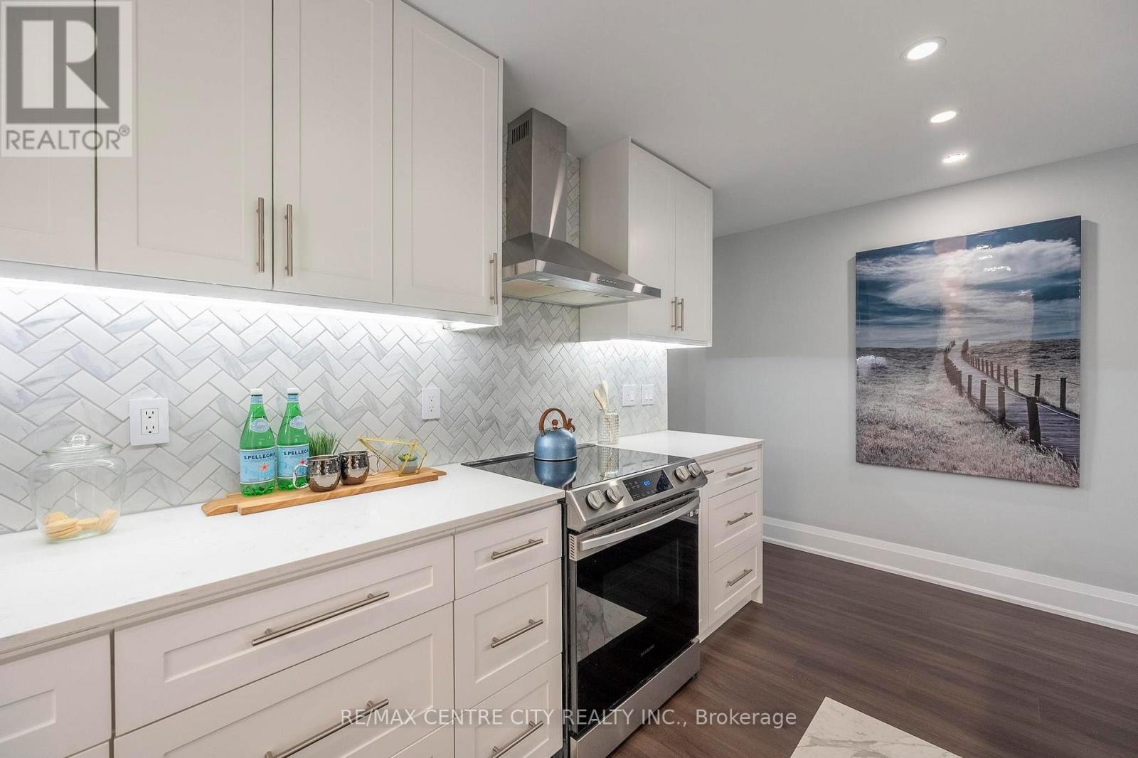Property at 204 - 460 WELLINGTON STREET S image 3