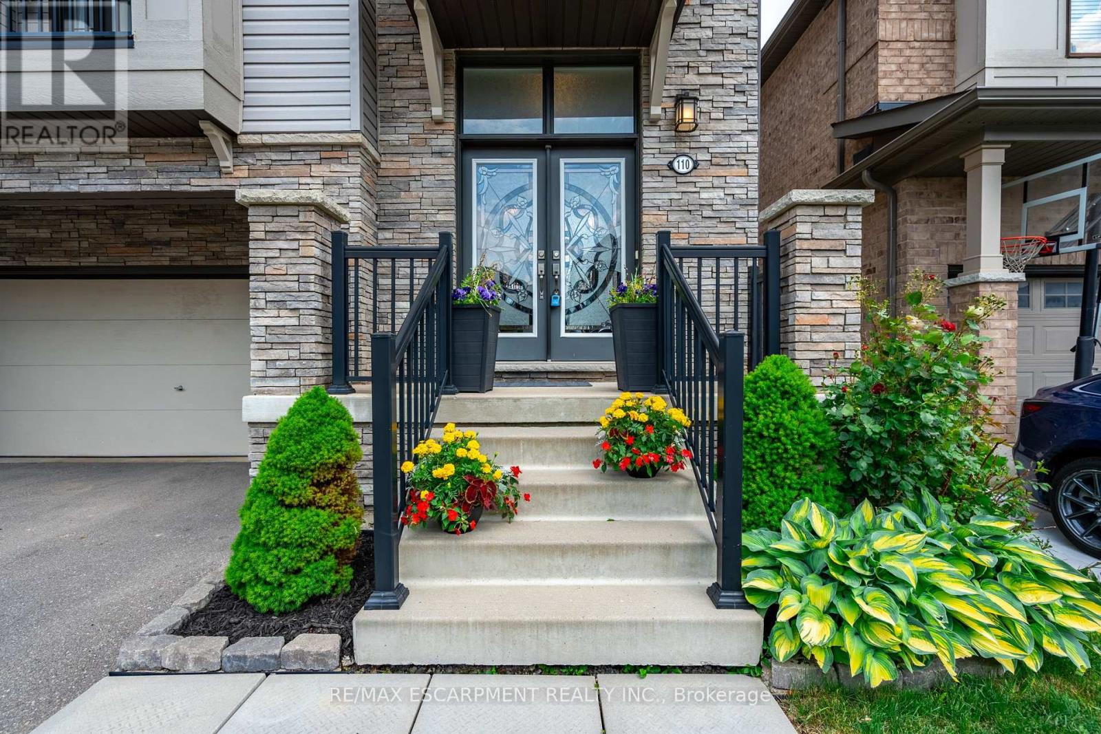Property at 110 PAGEBROOK CRESCENT image 2