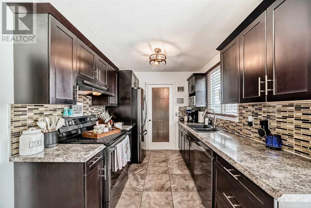 Property at 5023 Whitehorn Drive NE image 5