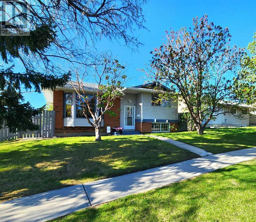 Property at 5023 Whitehorn Drive NE image 3