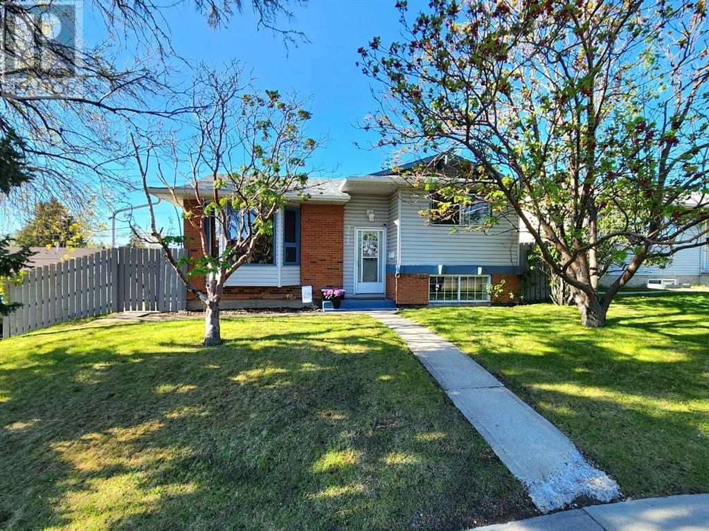 Property at 5023 Whitehorn Drive NE image 2