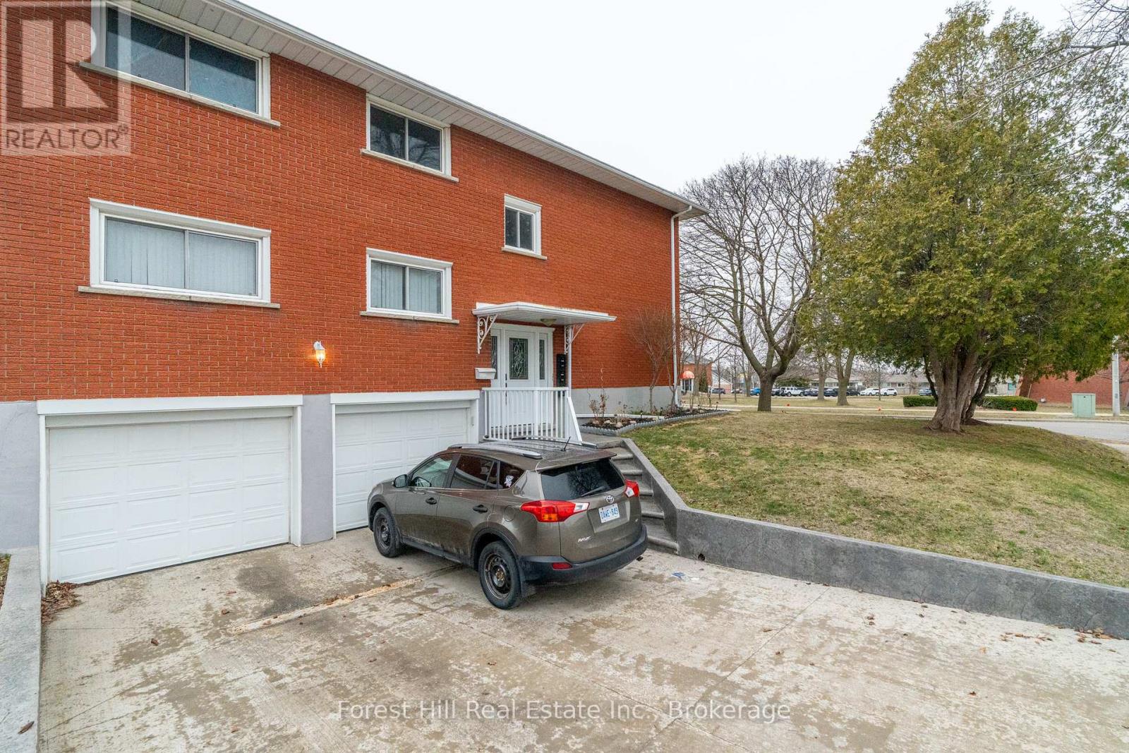 Property at 35 SHAFTSBURY DRIVE image 4