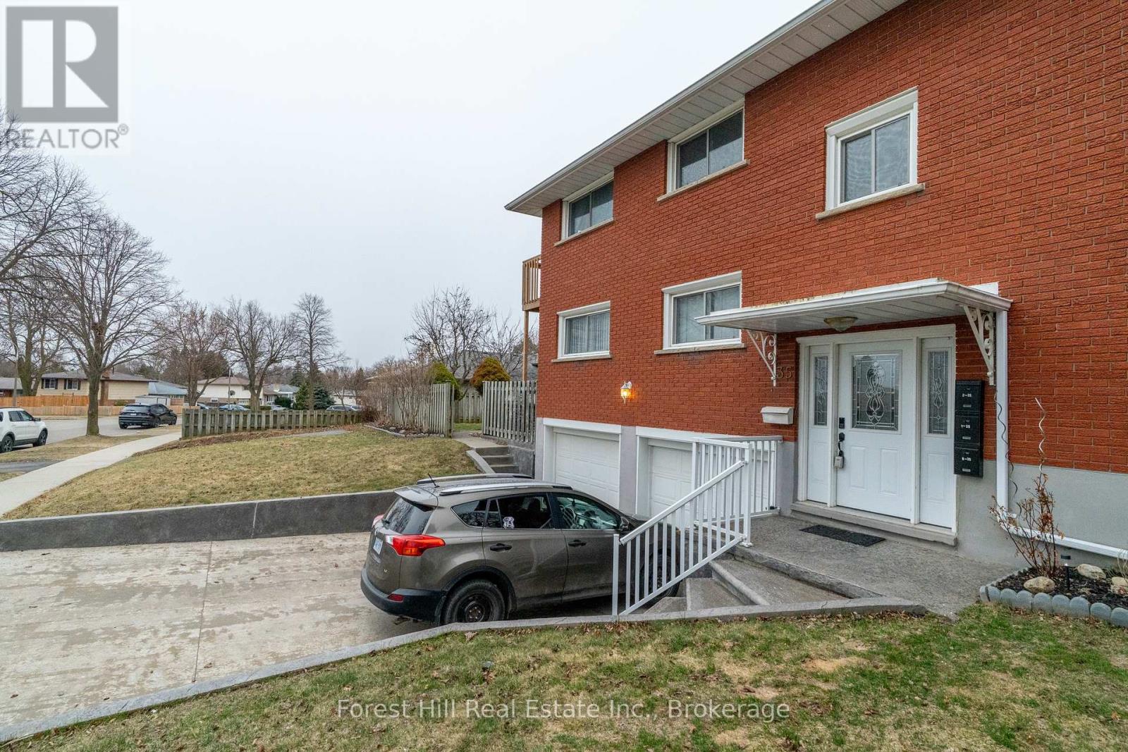 Property at 35 SHAFTSBURY DRIVE image 5