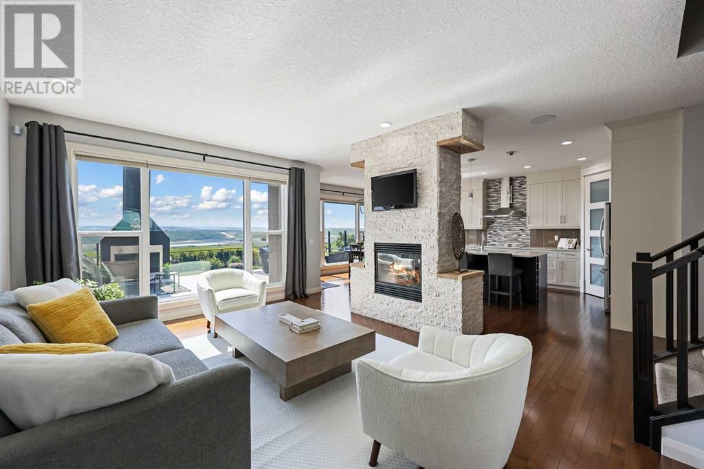 Property at 39 Cranarch Terrace SE image 5