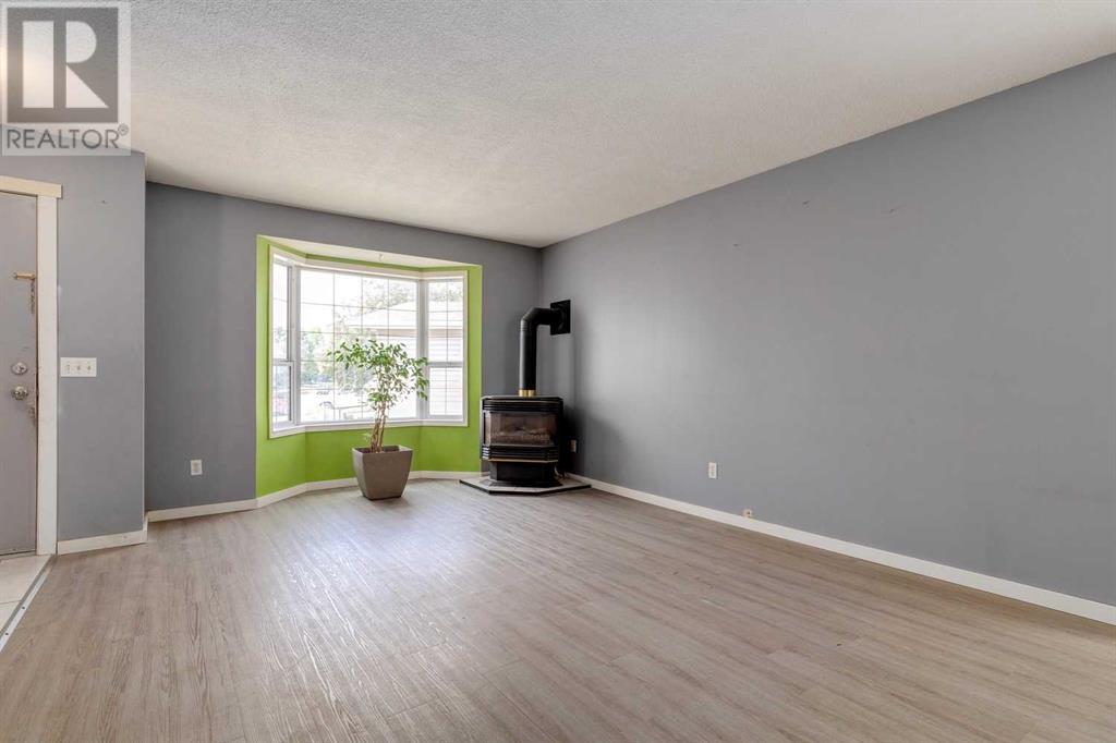 Property at 28 Dovista Court SE image 5