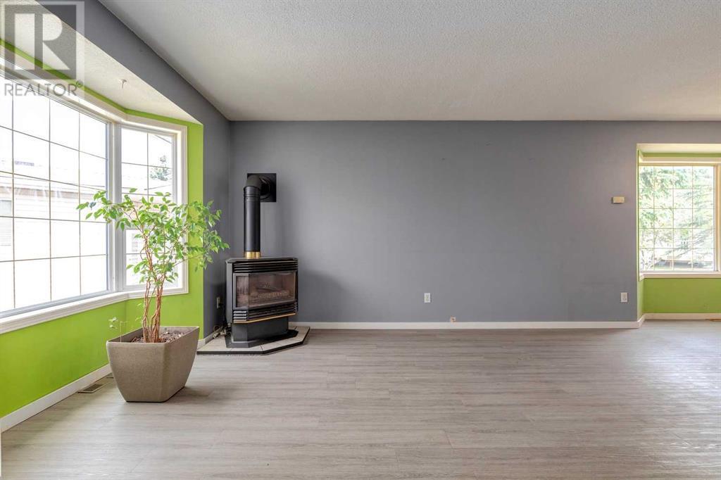 Property at 28 Dovista Court SE image 4