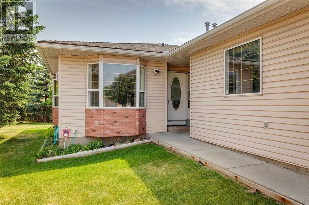 Property at 28 Dovista Court SE image 2