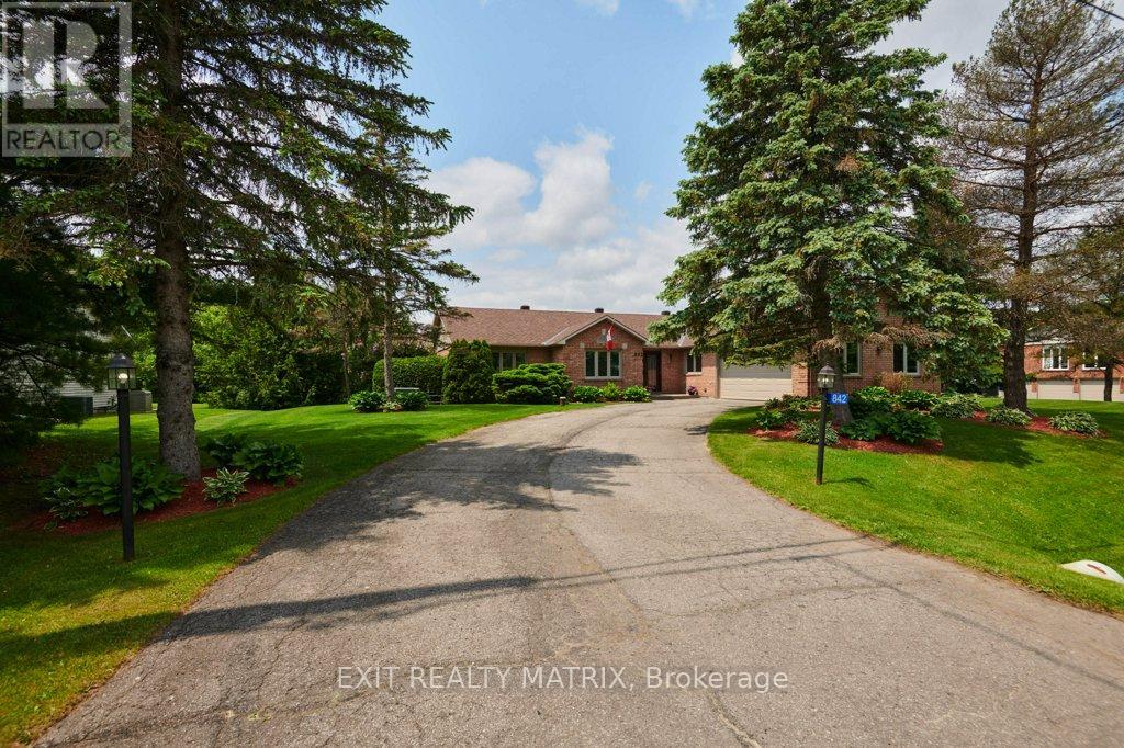 Property at 842 APPLE LANE image 1