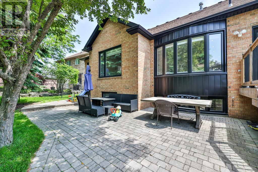 712 Foxcroft Boulevard, Newmarket (Stonehaven-Wyndham), Ontario  L3X 1N2 - Photo 34 - N12222681