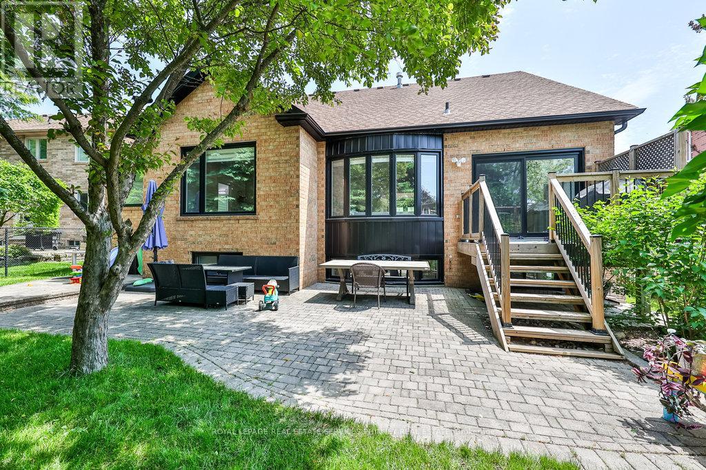 712 Foxcroft Boulevard, Newmarket (Stonehaven-Wyndham), Ontario  L3X 1N2 - Photo 35 - N12222681