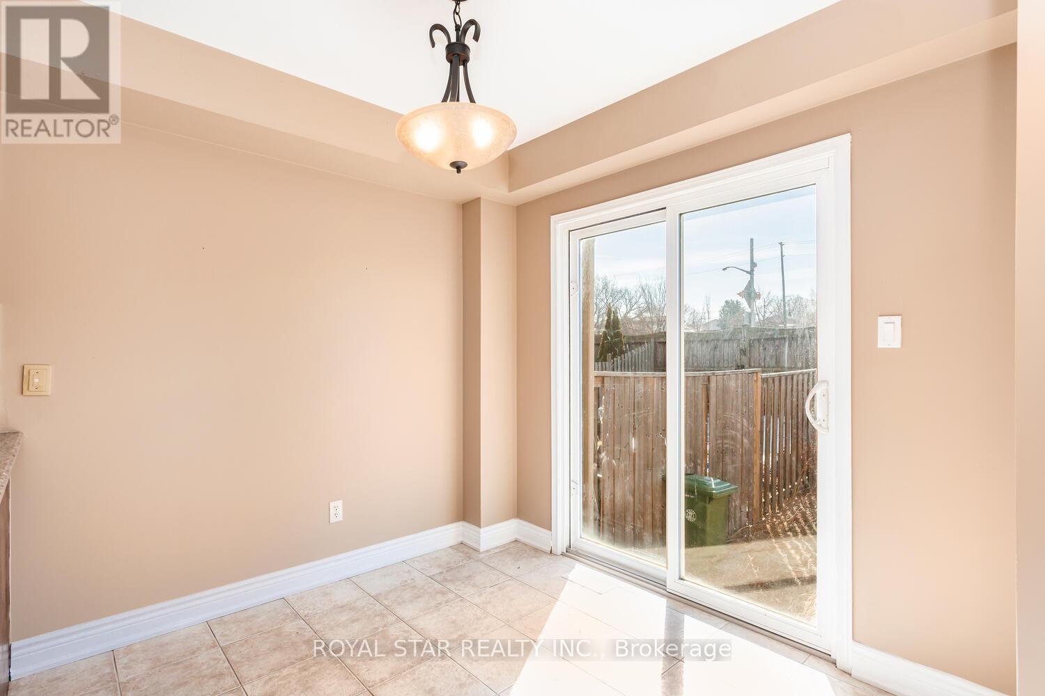86 Meadow Wood Crescent, Hamilton, Ontario  L8J 3Z8 - Photo 7 - X12221460