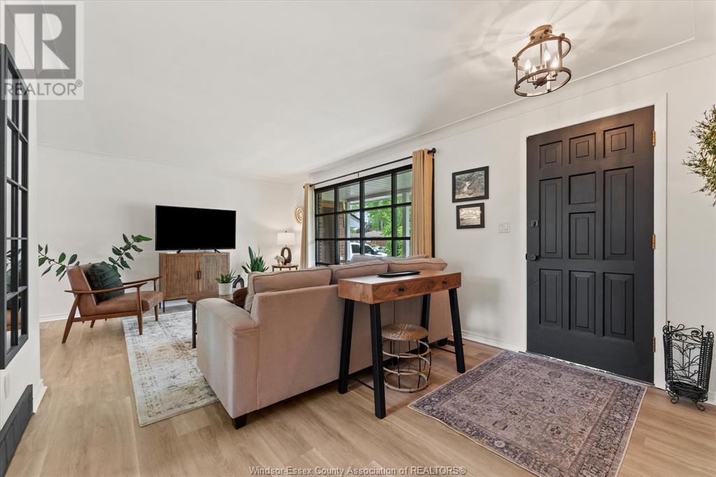 Property at 855 Laurier image 5