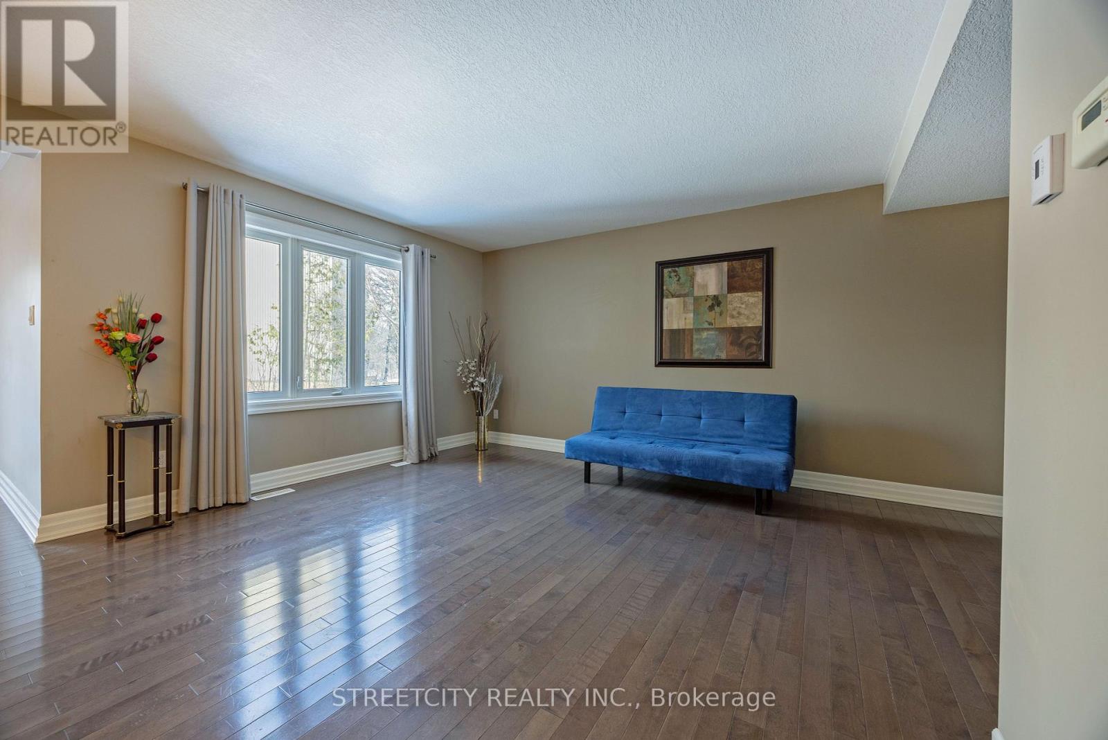 490 Phyllis Street, London South (South E), Ontario  N6J 2Z4 - Photo 6 - X12223224