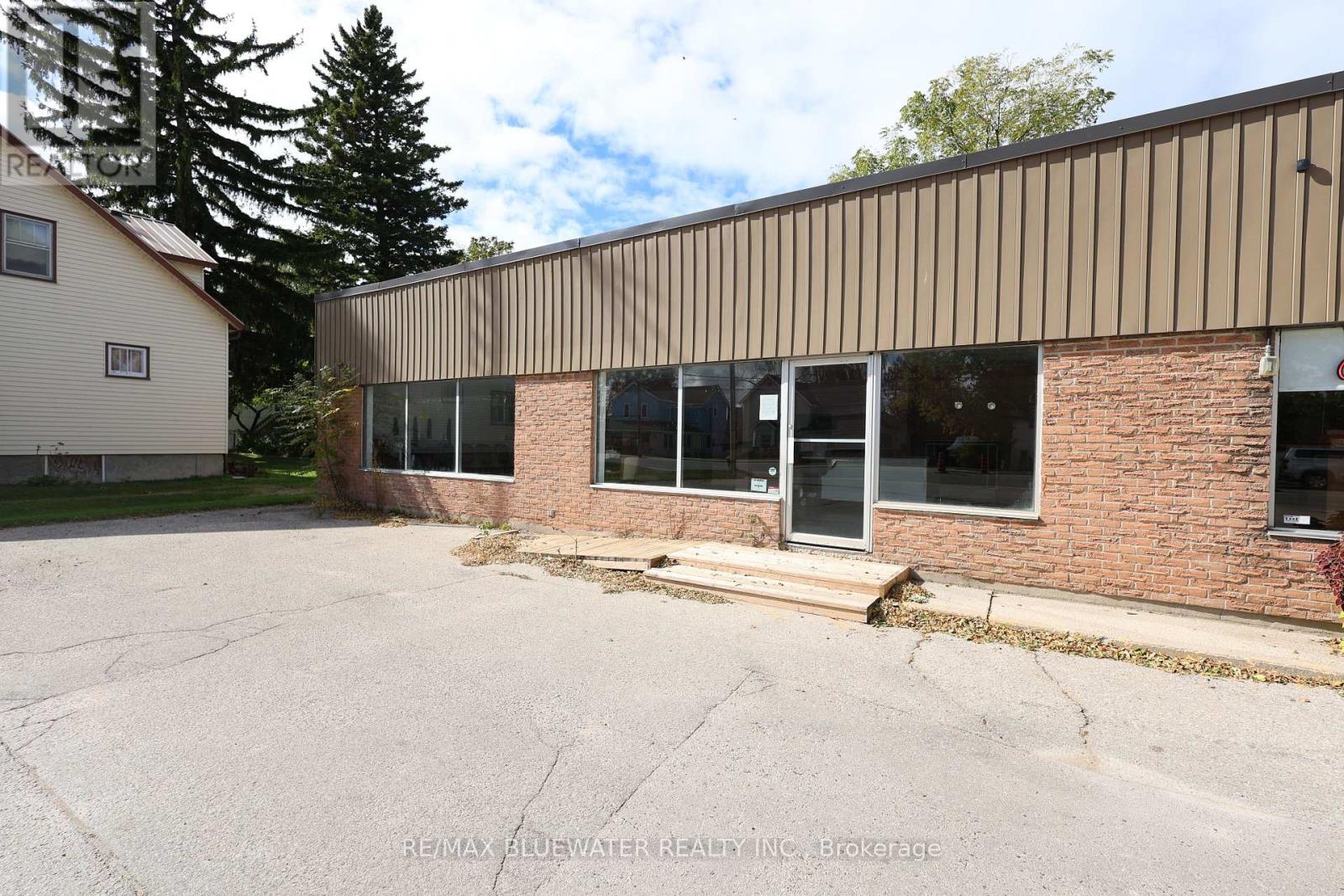 1 - 15 Ontario Street S, Lambton Shores, Ontario  N0M 1T0 - Photo 5 - X12223356