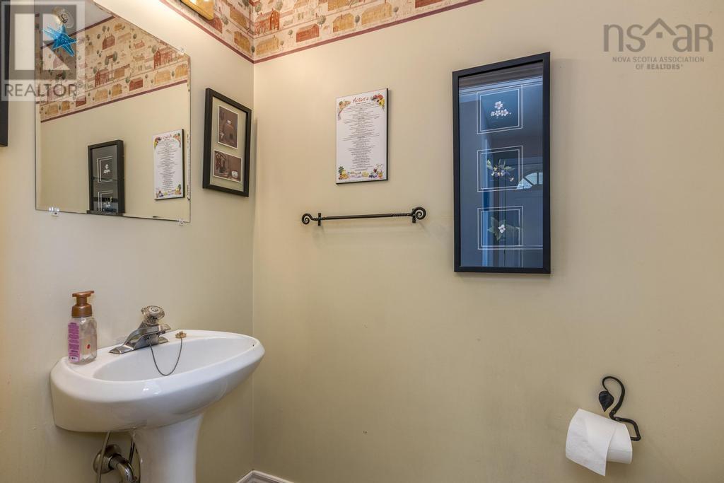 Property at 278 Fox Hill Avenue image 4