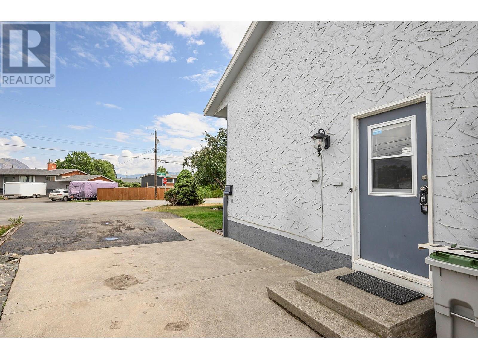 Property at 1768 Fleetwood Avenue image 4